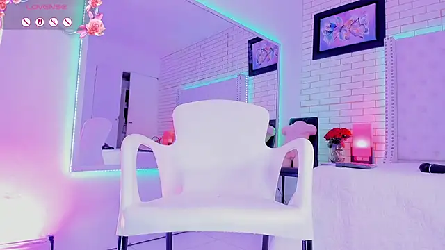 Coco_Balenciaga_ webcam