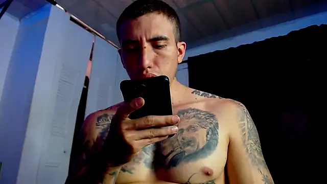 Adam_Hudsond webcam