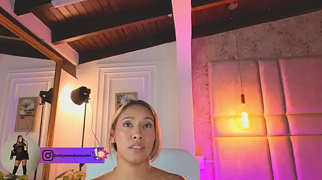AlessiaLondon live cam on StripChat