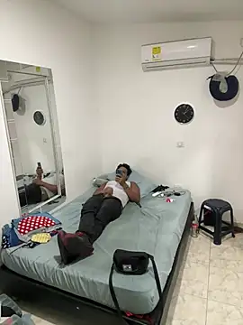 bigdick211292 live cam on StripChat