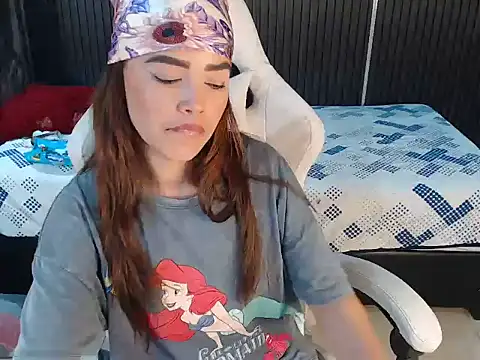naomis_36 live cam on StripChat