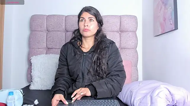 Harmony_Hills live cam on StripChat