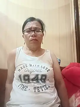 Chilly-wet live cam on StripChat