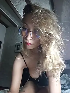 alexiajames_13 live cam on StripChat