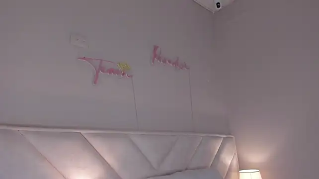 _angela_x live cam on StripChat