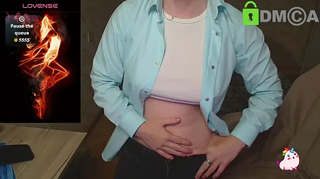 Getoverherenow live cam on StripChat