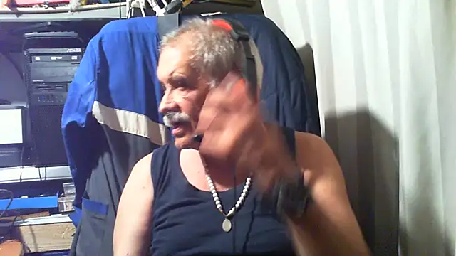 nonnomaturobisex live cam on StripChat
