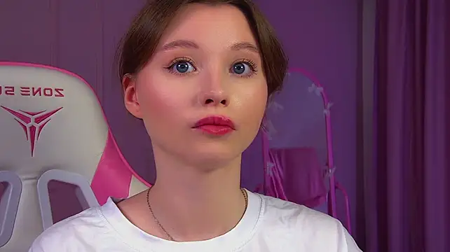 KeiraAsti webcam