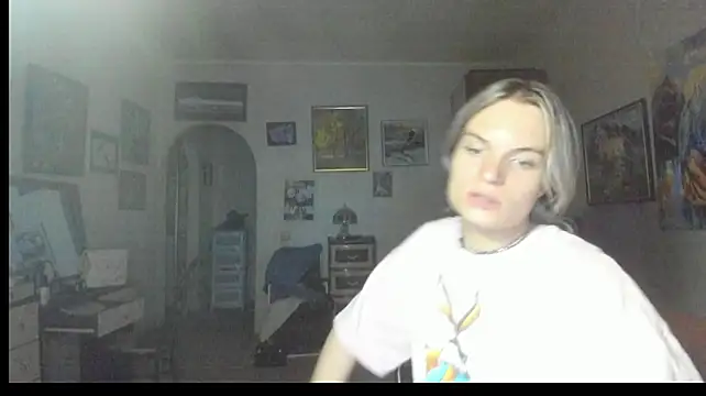 milliKira006 webcam