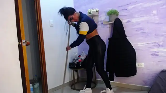 shayla_gray (F young) - show ass + run panty