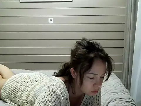 Selenneh live cam on StripChat