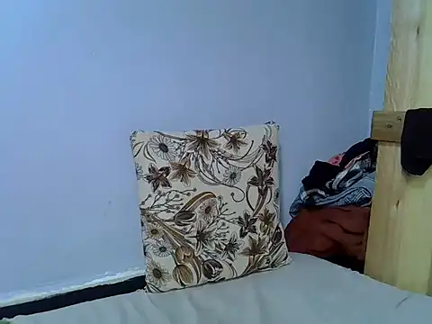 Lovelytriz_254 webcam