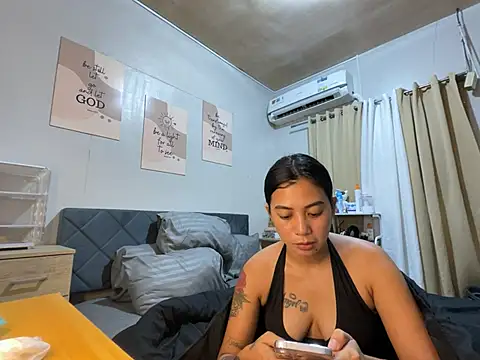 yourfcker_victoria live cam on StripChat