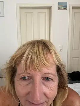 MatureKim webcam