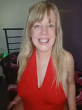 msjuicylucy1982 live cam on StripChat