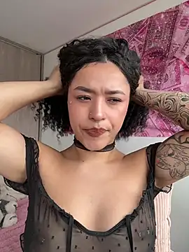 crystal_dlun live cam on StripChat