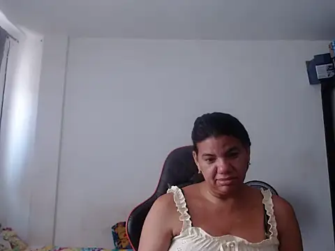 Adriana_0312 live cam on StripChat