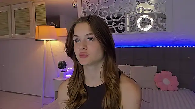 LuisaClover live cam on StripChat