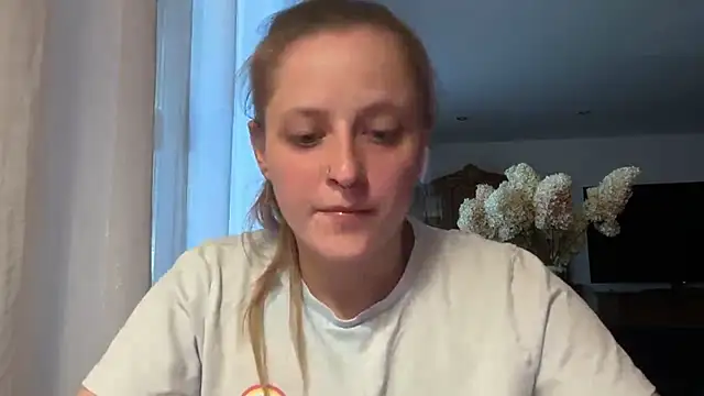 LeaWetGirl webcam