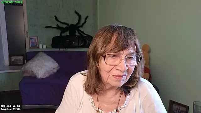 Betty_Brick live cam on StripChat