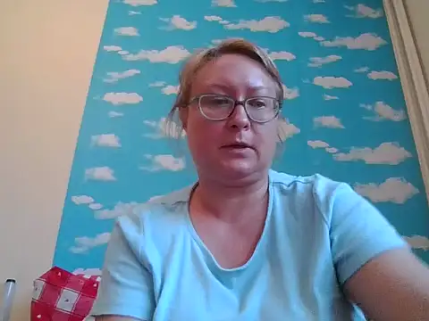 RealLittleRedRidingHood webcam