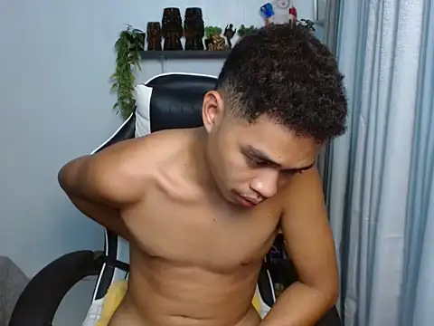 curlyasian_njxx webcam