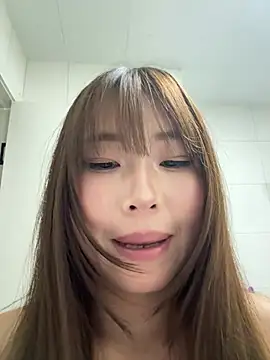 77momomo webcam