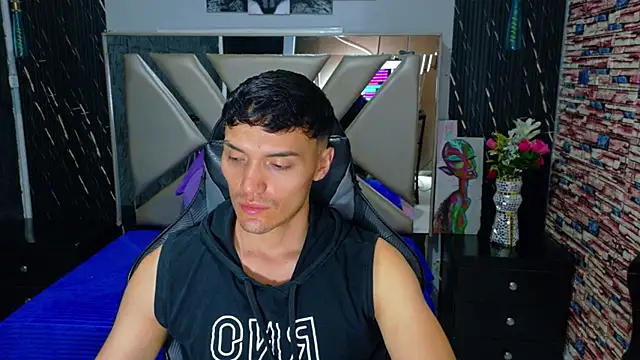 Aron_Darkx live cam on StripChat