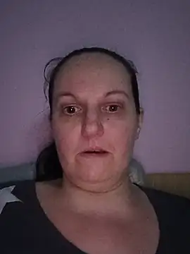 BustyLadyAlma webcam