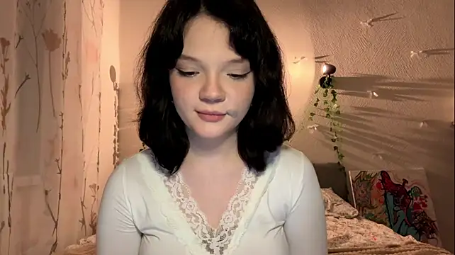 CurlieDoll webcam