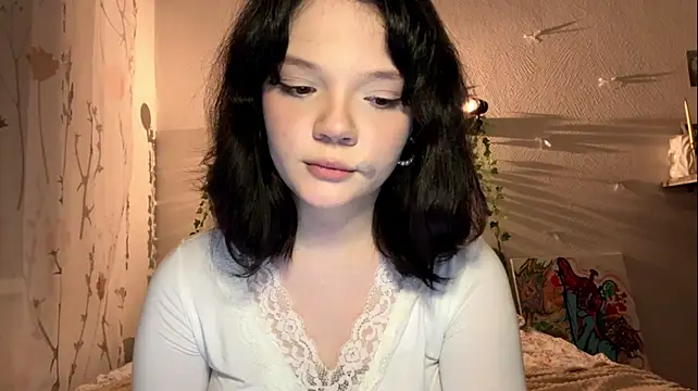 CurlieDoll webcam