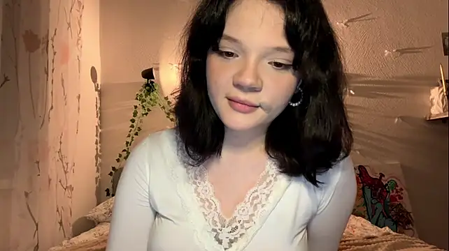 CurlieDoll webcam