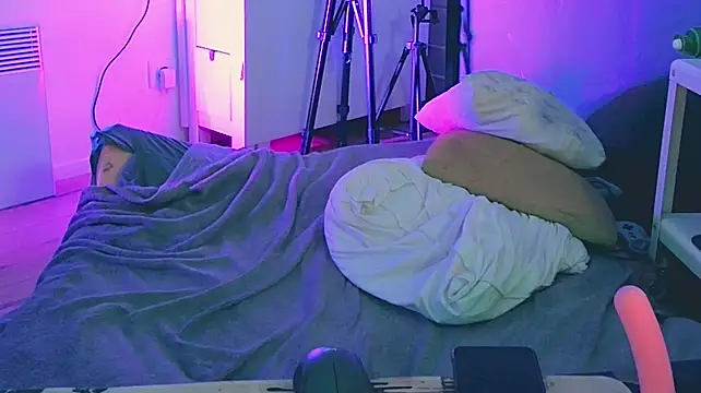 CeriseLapine webcam
