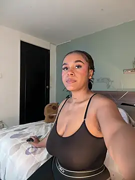 YariRose webcam