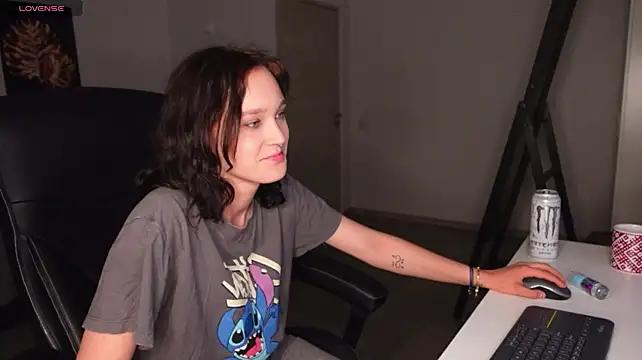 Chloe_Bannet live cam on StripChat