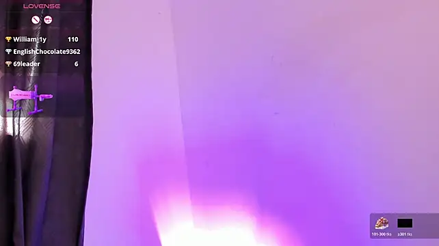 EmmilyRosee live cam on StripChat