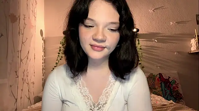 CurlieDoll webcam