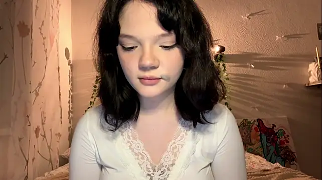 CurlieDoll webcam