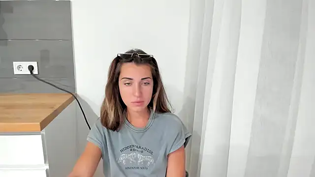 summmmersky1 live cam on StripChat