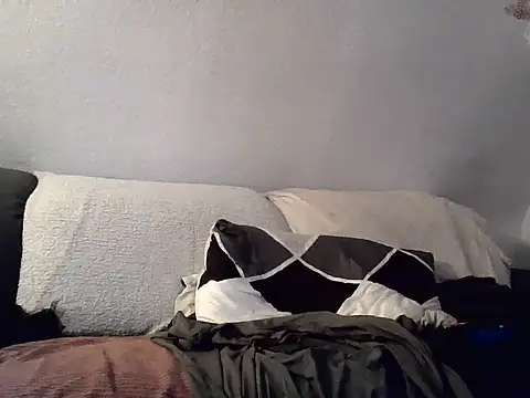 Cambitchboy live cam on StripChat