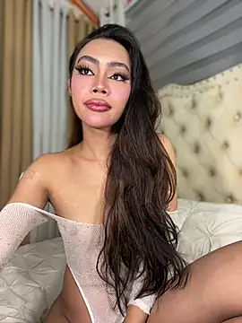 Innocent_yanixx69 live cam on StripChat