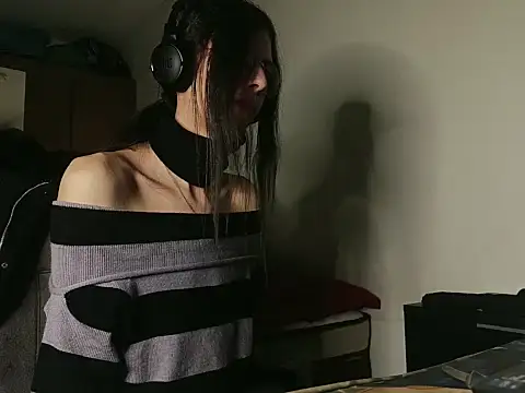Eleonore_Suzuki live sex cam