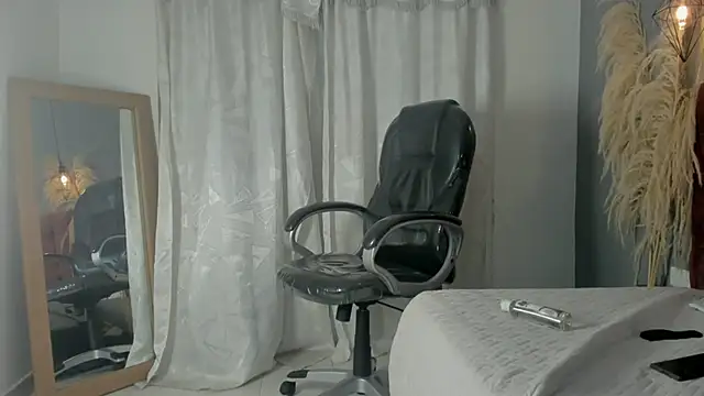 Lois_stone webcam