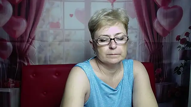 EmiliaGree live cam on StripChat