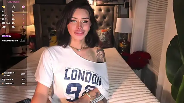 ParisianDoll live cam on StripChat