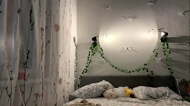 CurlieDoll live cam on StripChat