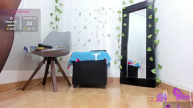 ReyleDoll webcam