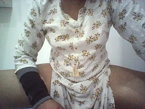 telugu_honey1 live room snapshot on Stripchat