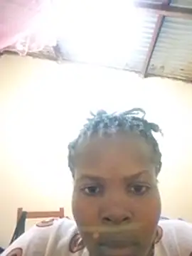 pretty-zuri webcam