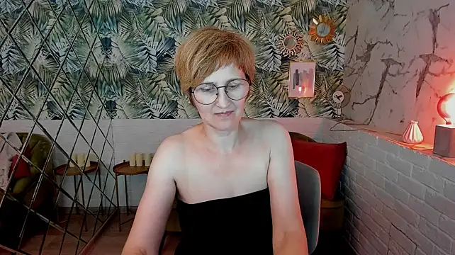 Paris_Cherry live cam on StripChat